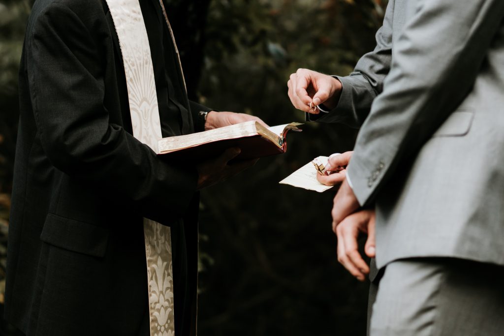 wedding officiant tips