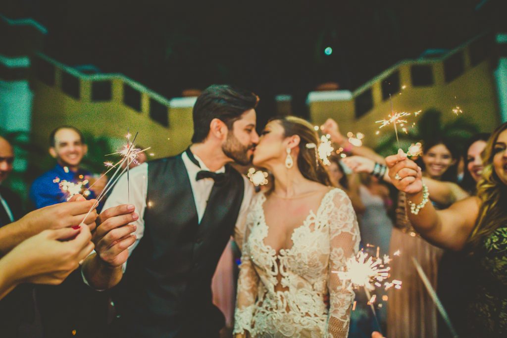 how do wedding sparklers send off
