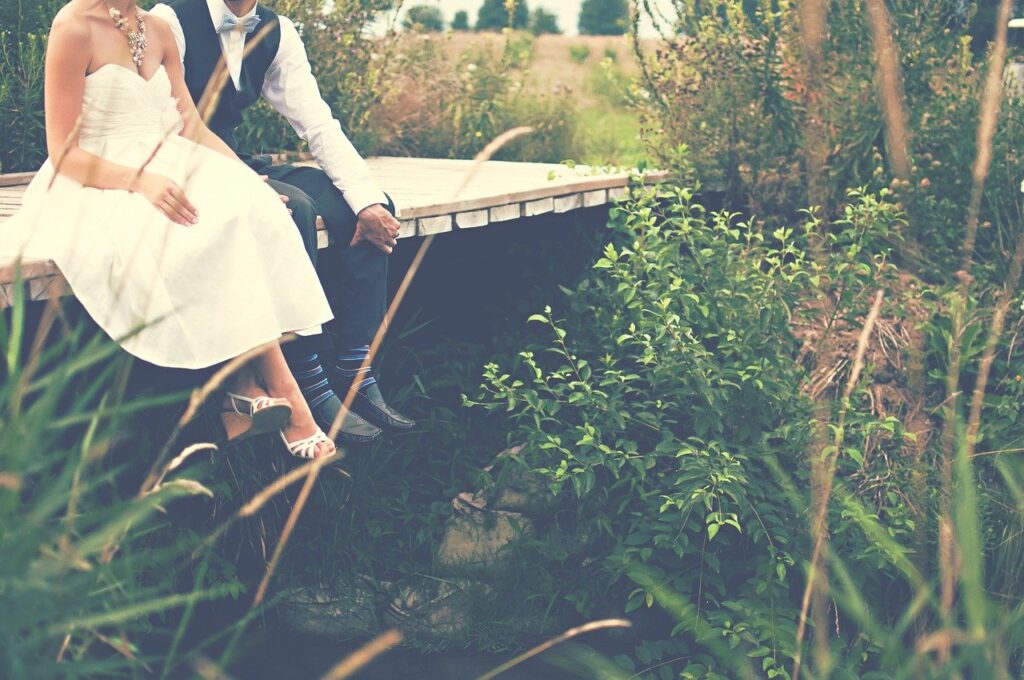 bride-groom-outdoor