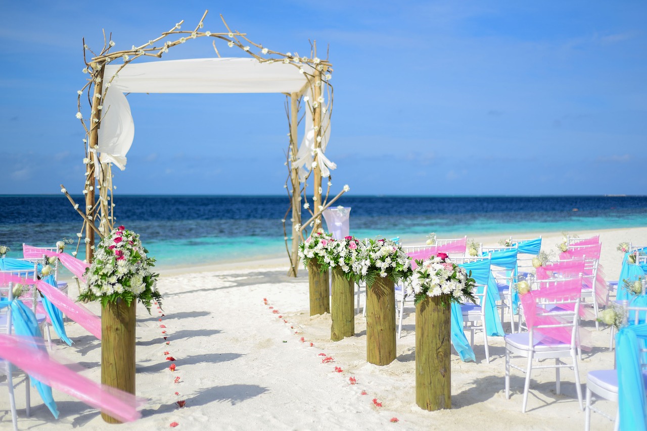 small-beach-wedding