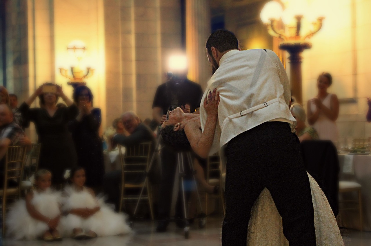 couple-wedding-dance
