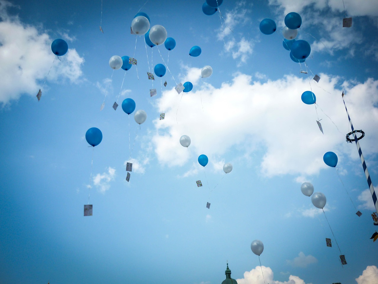 blue-balloons-wedding